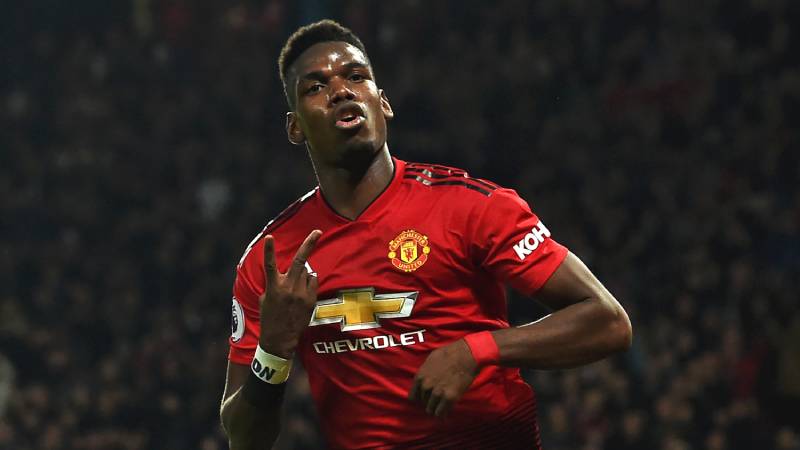 Kỷ lục chuyển nhượng và áp lực tại Manchester United